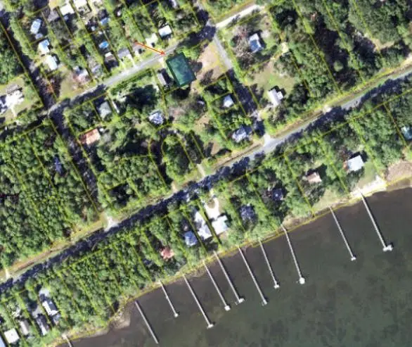 2528 Florida Ave, Carrabelle, FL 32322