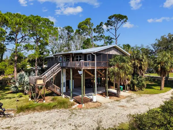 16448 Hodges Ave, Cedar Key, FL 32625