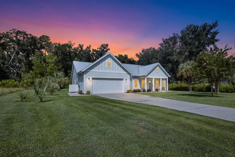 9249 Emily Dr, Fanning Springs, FL 32693 - #2