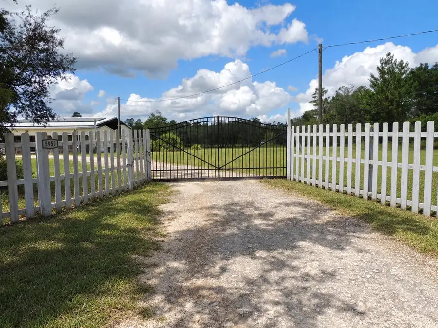 5950 NE 107th Ct, Bronson, FL 32621 - #2