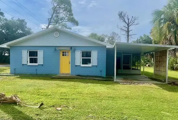 1210 Hawthorne Ave, Cedar Key, FL 32625