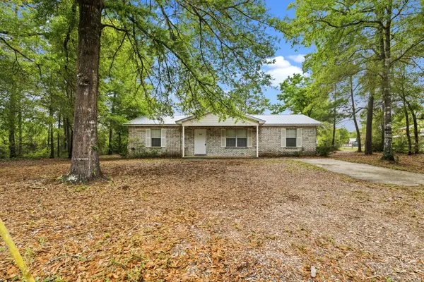 487 Woodlawn Road, Freeport, FL 32439