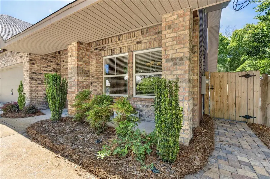 202 SE Alconese Avenue, Fort Walton Beach, FL 32548 - #3