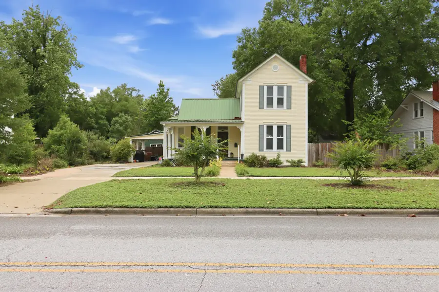 98 E Live Oak Avenue, Defuniak Springs, FL 32435 - #3