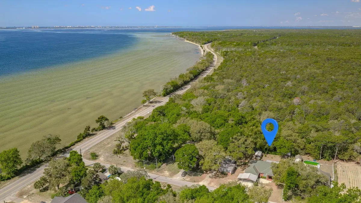 328 Chippewa Drive, Niceville, FL 32578 - #1