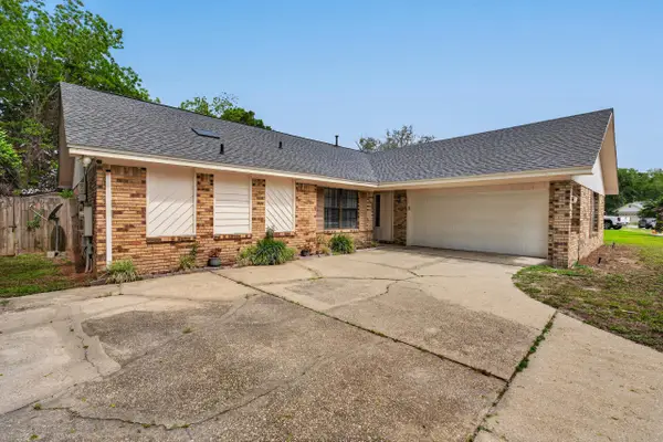 2205 Calle De Marbella, Navarre, FL 32566