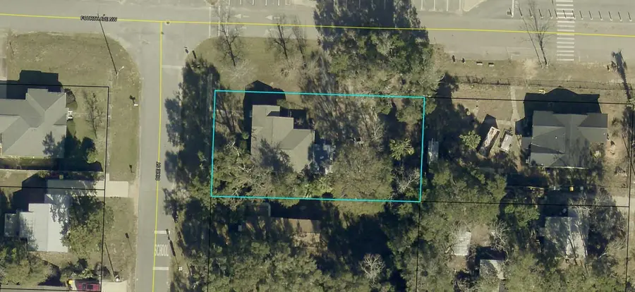 328 Dixie Street, Crestview, FL 32536 - #2