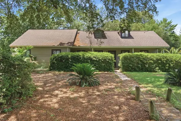 2725 Sherwood Drive, Navarre, FL 32566