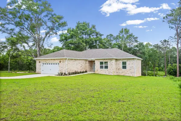 699 Pinewood Drive, DeFuniak Springs, FL 32433