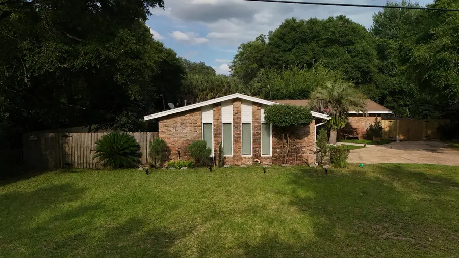 610 NE Country Club Avenue, Fort Walton Beach, FL 32547 - #3