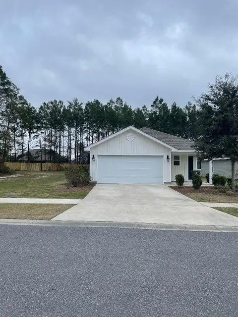 427 Earl Godwin Road, Freeport, FL 32439