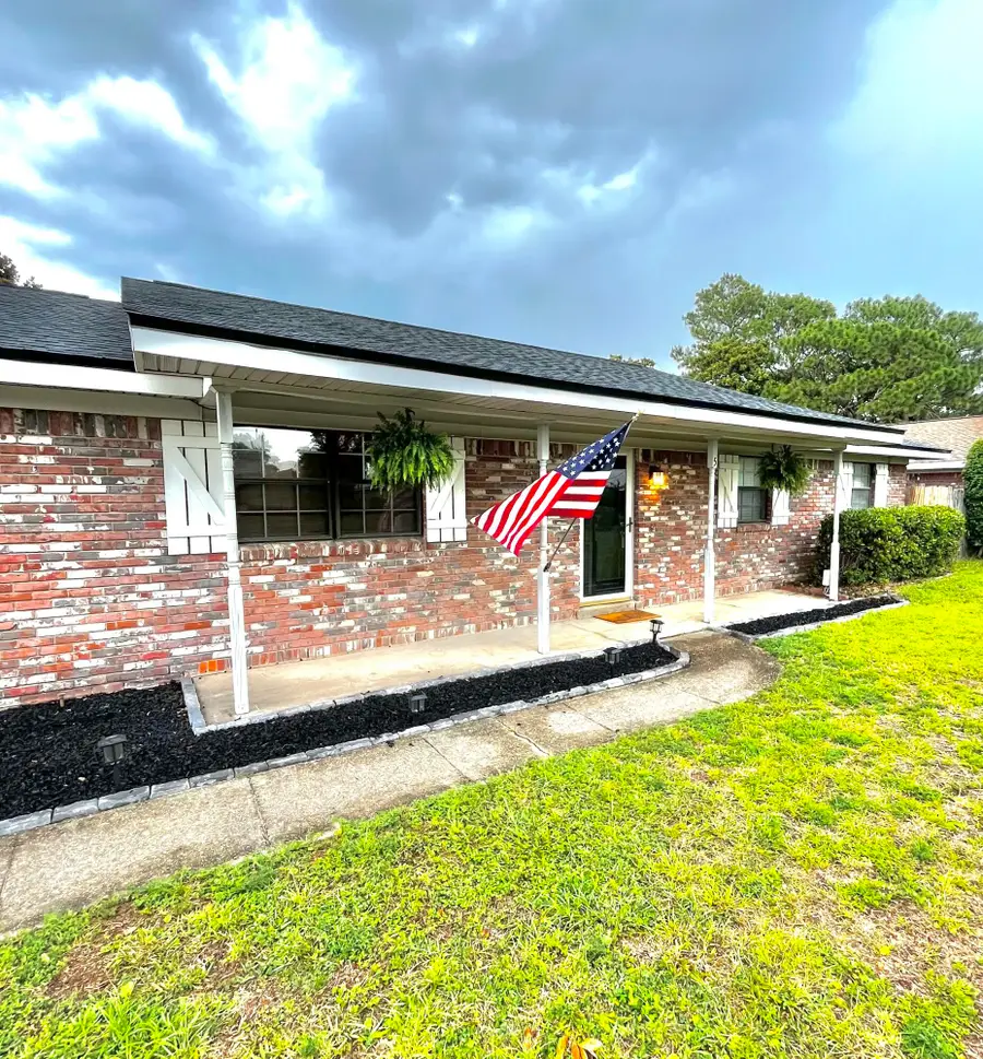 5 Lakeview Drive, Mary Esther, FL 32569 - #2