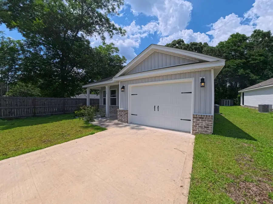 3158 Chestnut Street, Crestview, FL 32539 - #2