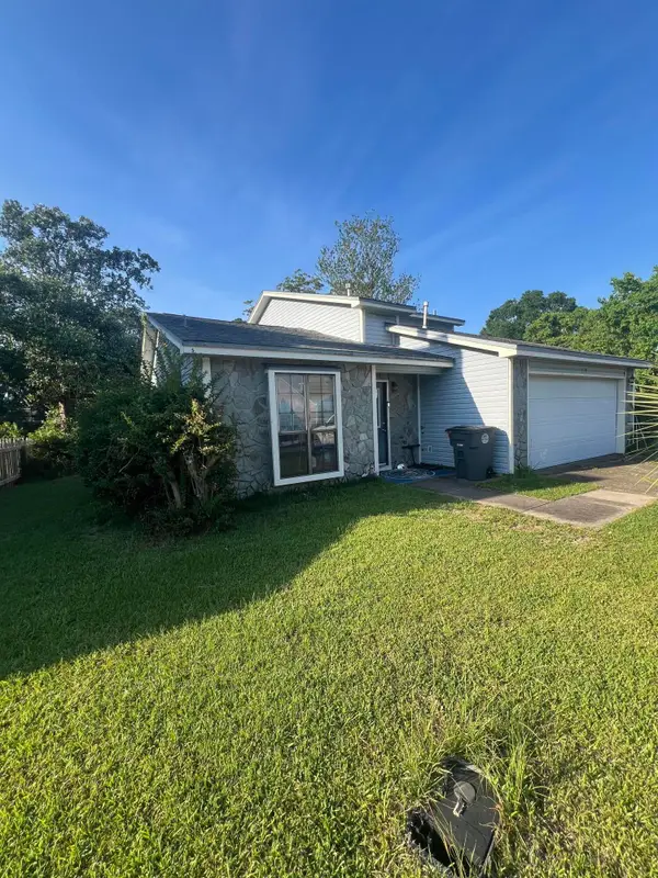 109 Crystal Lake Lane, Valparaiso, FL 32580