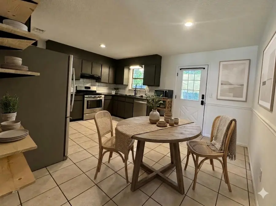556 Lee Avenue, Crestview, FL 32539 - #3