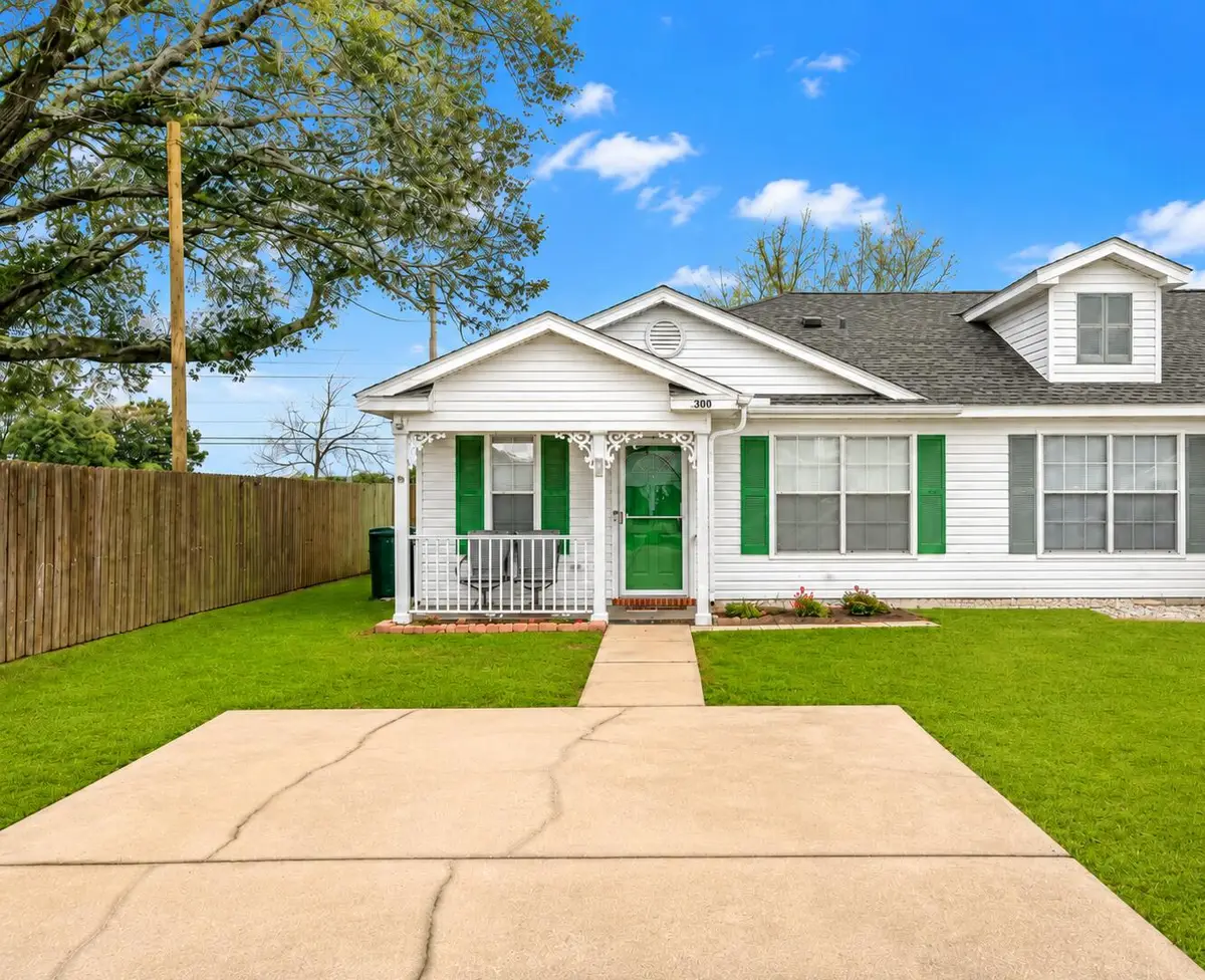 300 Loveland Circle, Pensacola, FL 32526 - #1
