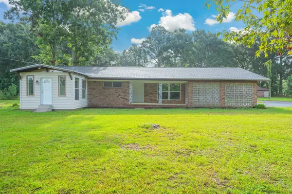 6127 Barnes Road, Crestview, FL 32536
