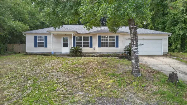 326 Lakeview Drive, Crestview, FL 32536