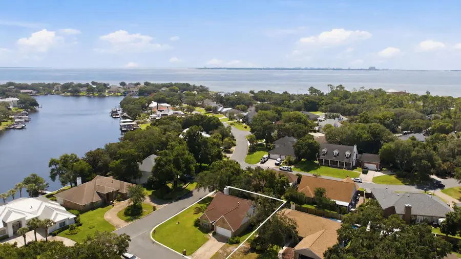 2812 Lee Trevino Court, Shalimar, FL 32579 - #2