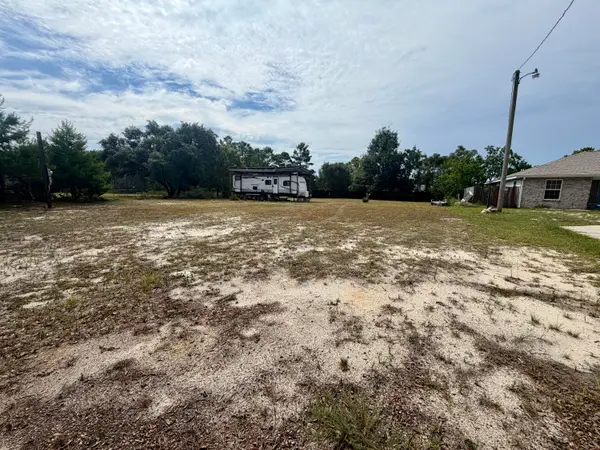 8555 Laredo Street, Navarre, FL 32566