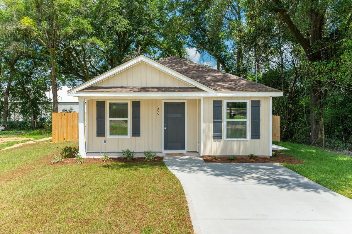 399 E Railroad Avenue, Crestview, FL 32539 - #1