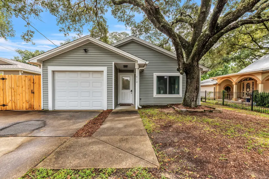 910 Linden Avenue, Niceville, FL 32578 - #3