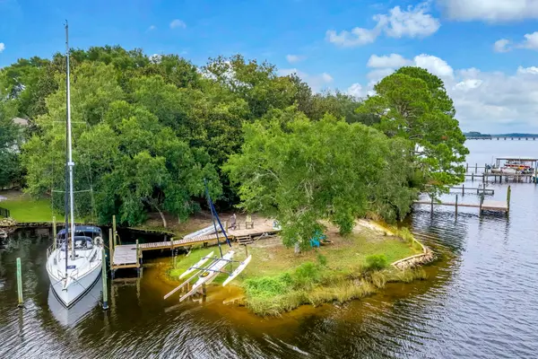 402 Tiger Pointe Drive, Niceville, FL 32578
