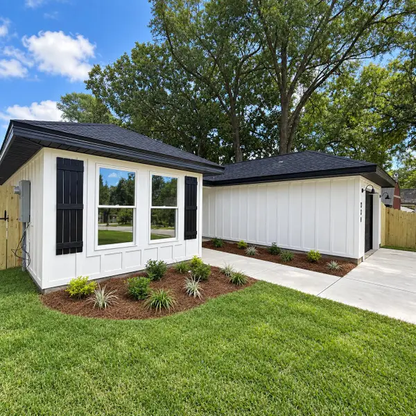 880 E Walnut Avenue, Crestview, FL 32539
