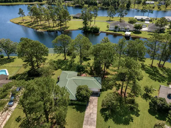 991 Pinewood Drive, DeFuniak Springs, FL 32433