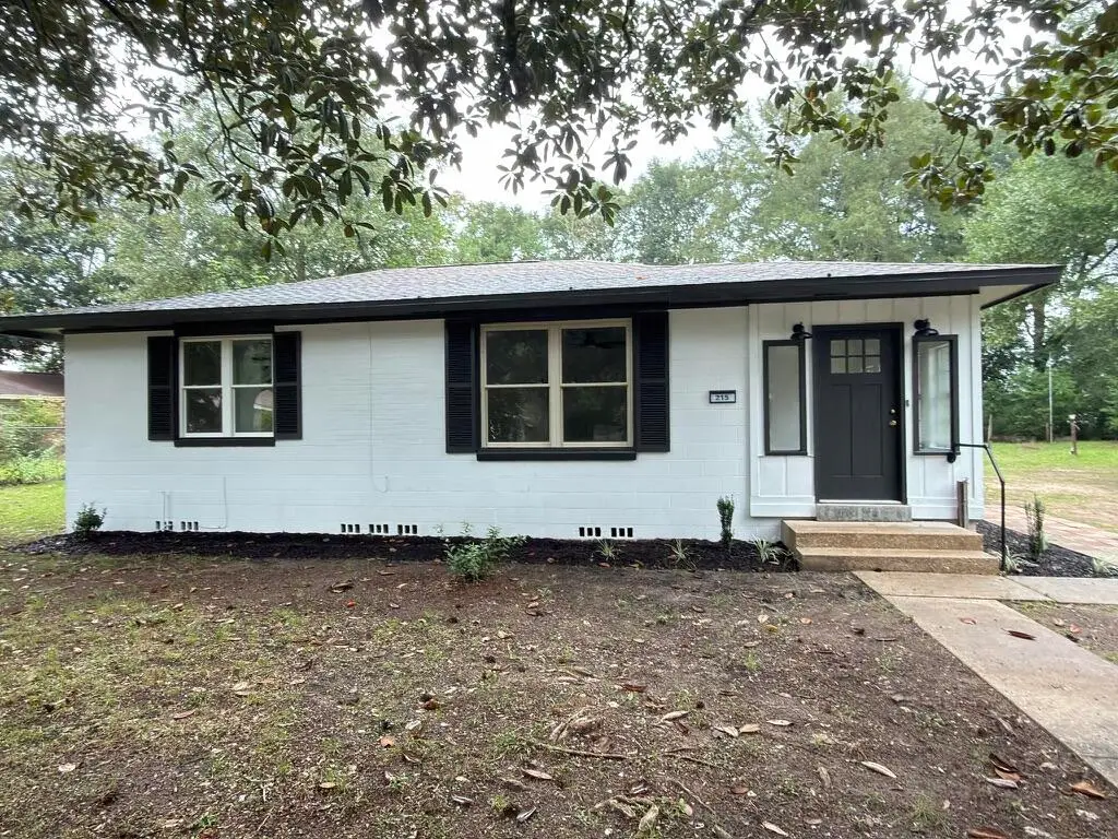 215 E 3rd Avenue, Crestview, FL 32536 - #1
