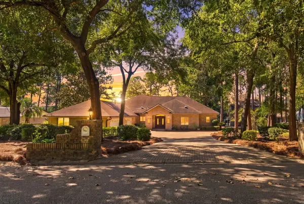 2422 Edgewater Drive, Niceville, FL 32578