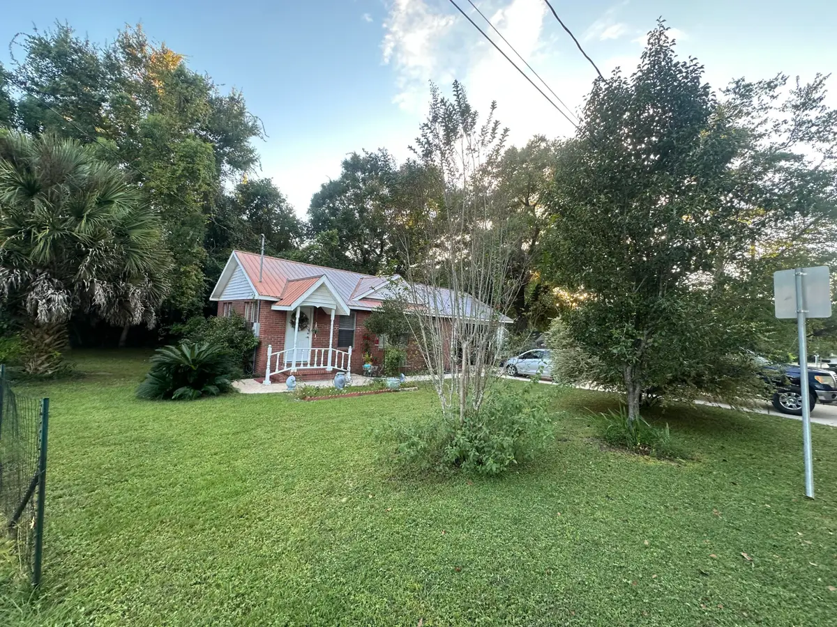 52 E Orange Avenue, Defuniak Springs, FL 32435 - #1