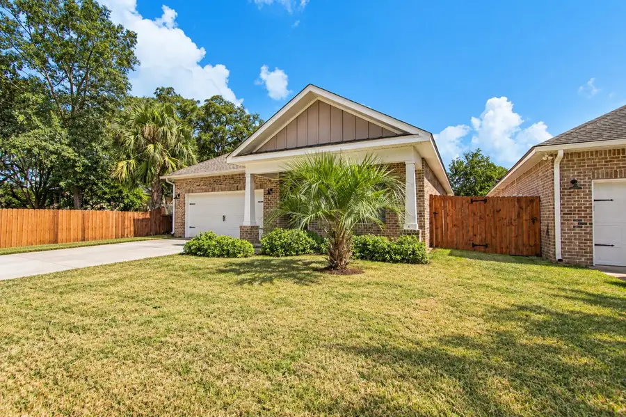 916 Linden Avenue, Niceville, FL 32578 - #2
