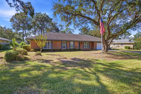 86 Country Club Road, Shalimar, FL 32579
