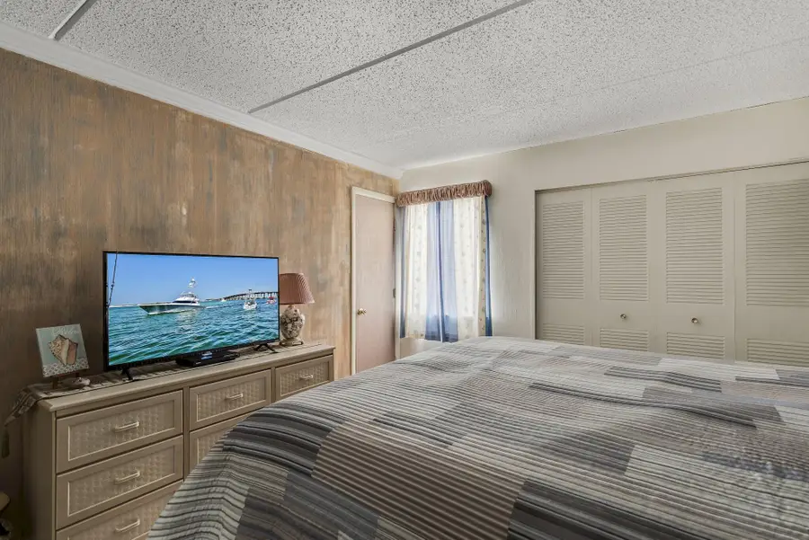 209 W Miracle Strip Parkway #D201, Mary Esther, FL 32569 - Image #2