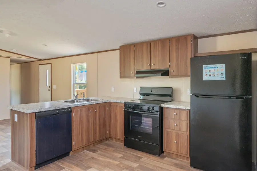 382 W Royal Palm Ave, Defuniak Springs, FL 32433 - Image #3