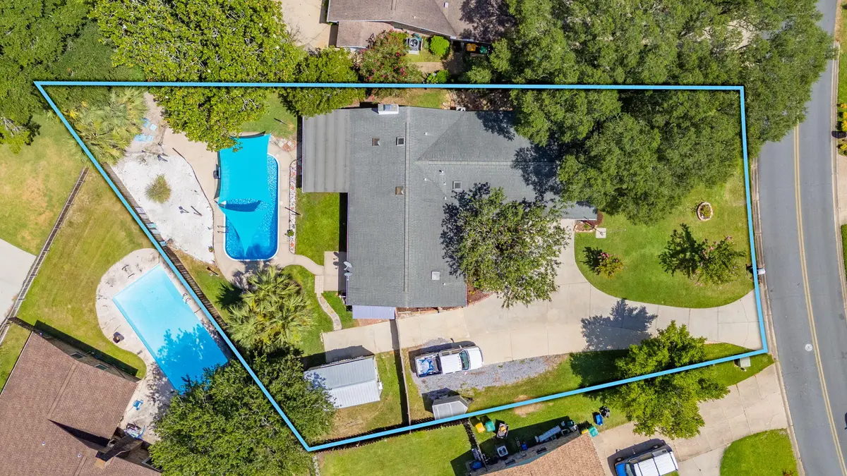 10 Lake Lorraine Circle, Shalimar, FL 32579 - Image #1