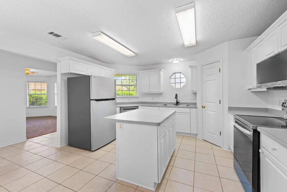 7252 Antoinette Circle, Navarre, FL 32566 - Image #1