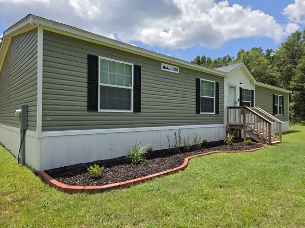 548 Pecan Ln Lane, Holt, FL 32564