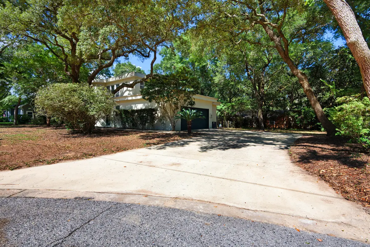 905 Woodbriar Court, Fort Walton Beach, FL 32547 - Image #1
