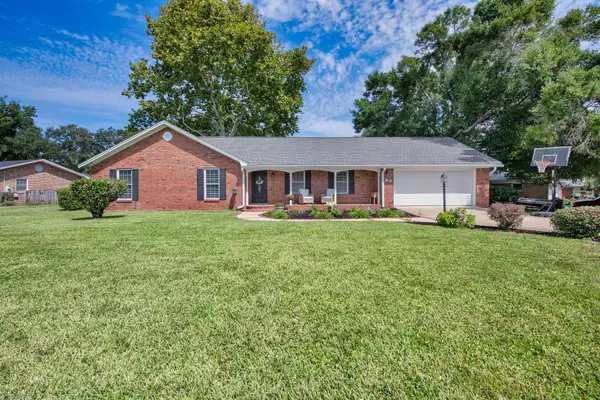 82 Lake Lorraine Circle, Shalimar, FL 32579