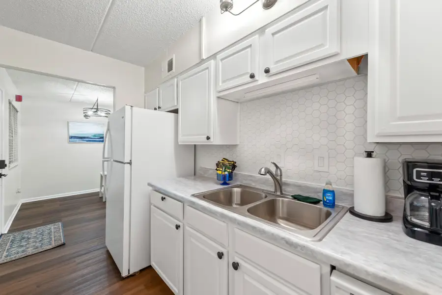 209 W Miracle Strip Parkway #C201, Mary Esther, FL 32569 - Image #3