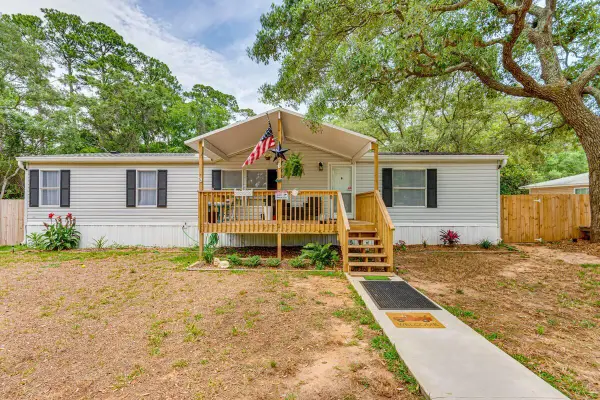 5658 Charter Circle, Gulf Breeze, FL 32563