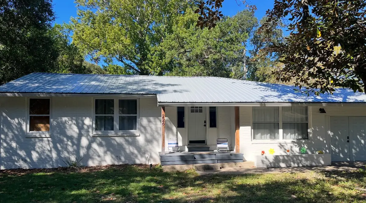 226 NE Bradley Drive, Fort Walton Beach, FL 32547 - Image #1