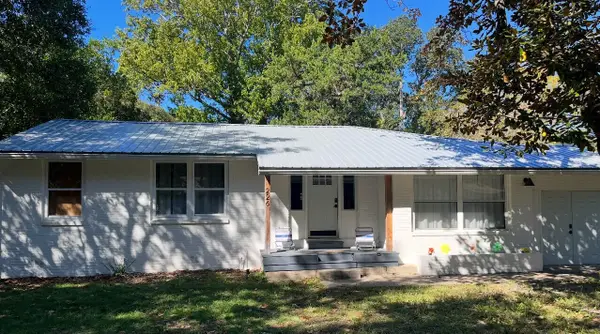 226 NE Bradley Drive, Fort Walton Beach, FL 32547