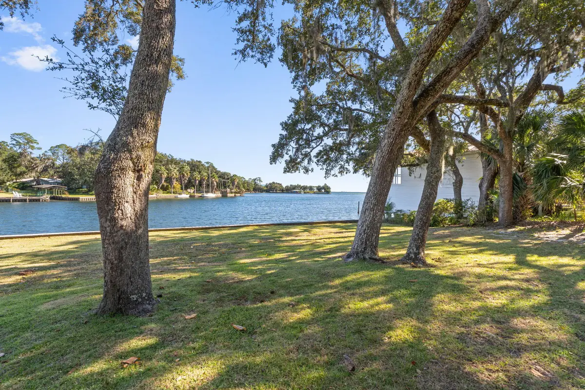 19 Old Ferry Road, Shalimar, FL 32579 - Image #1