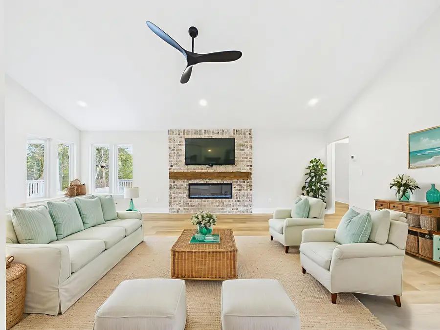 211 E Dominica Circle, Niceville, FL 32578 - Image #3