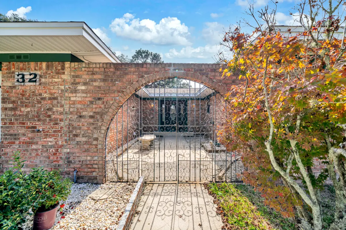 32 Walnut Avenue, Shalimar, FL 32579 - Image #1