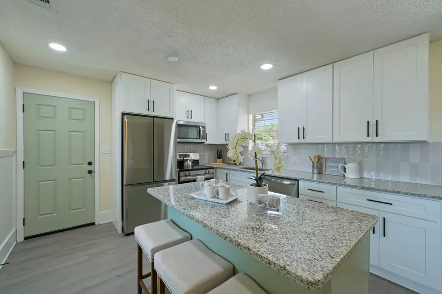 15 Lakeview Drive, Mary Esther, FL 32569 - Image #3