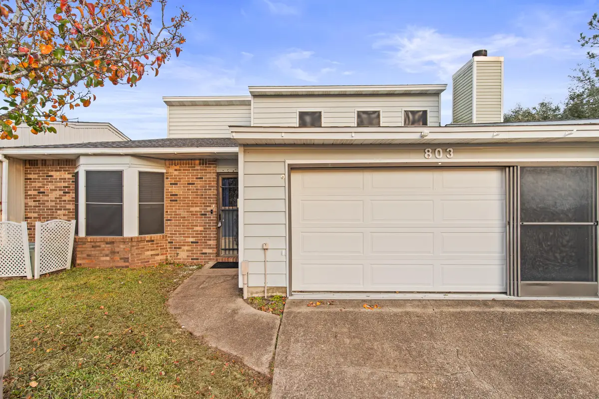 803 Holbrook Circle, Fort Walton Beach, FL 32547 - Image #1